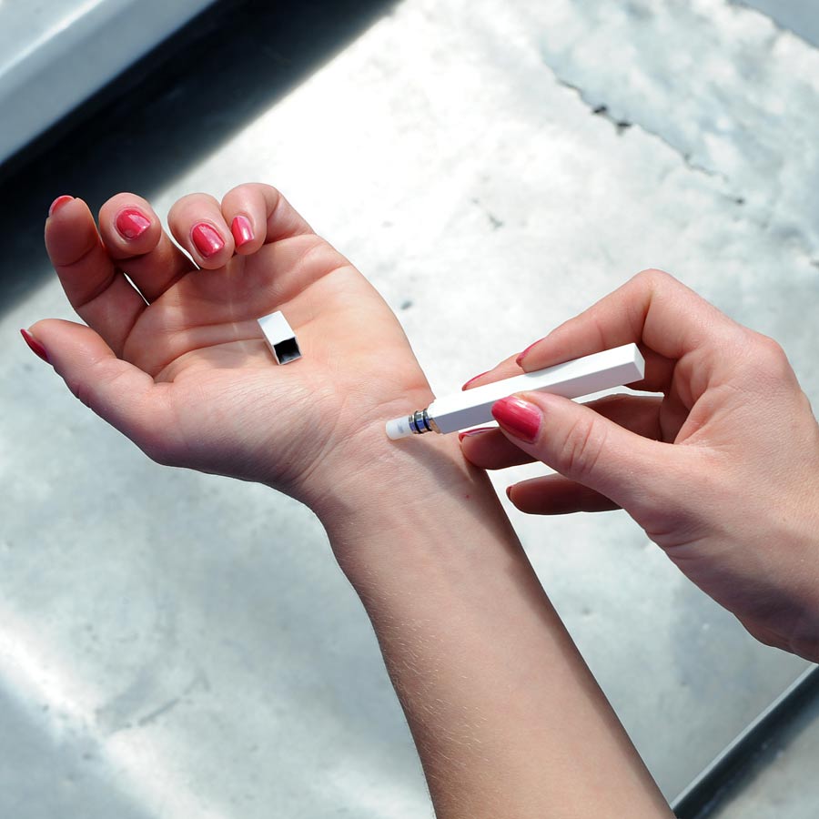 TSUBOTA PEARL Perfume Stick Roller